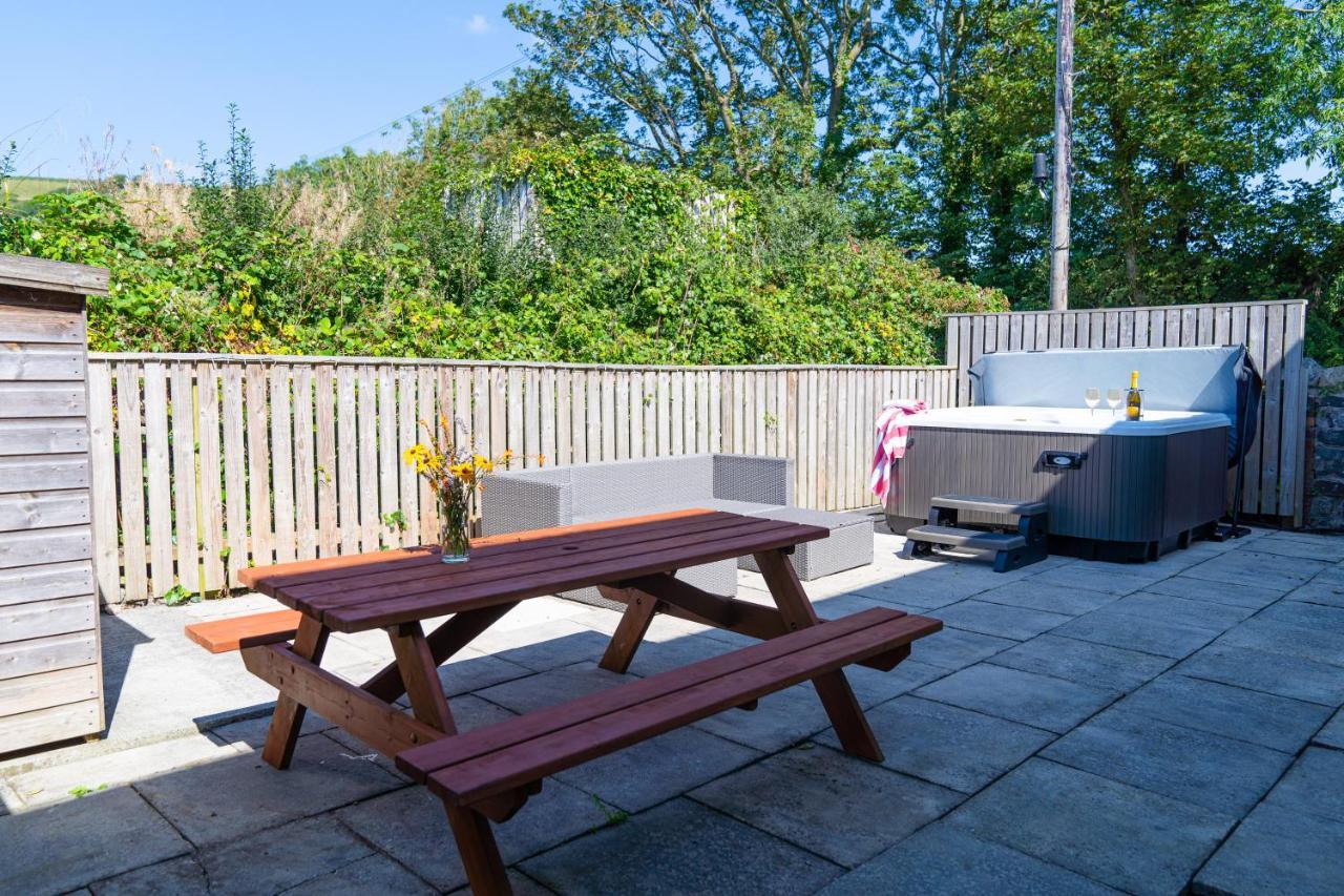 Wrth Y Nant Holiday home *